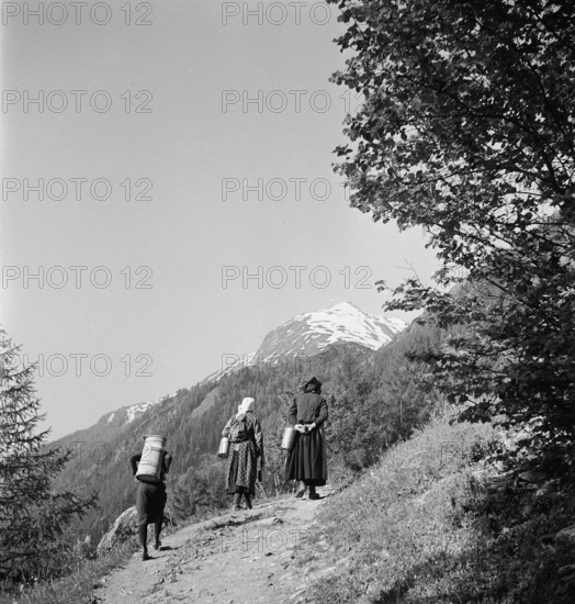 Farmers' wives in the Lötschental, 1941