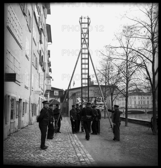 War fire brigade: setting up the fire ladder, 1939