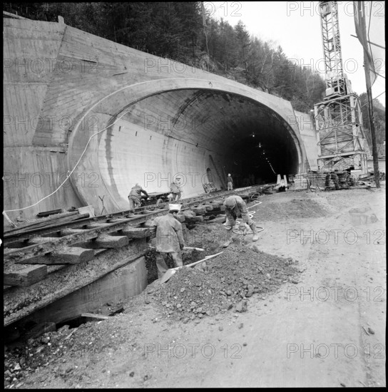 Construction of the Kerenzerberg railway tunnel, ca. 1960