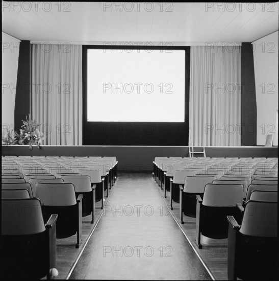 Cinema in the station hall, Zurich main station 1958