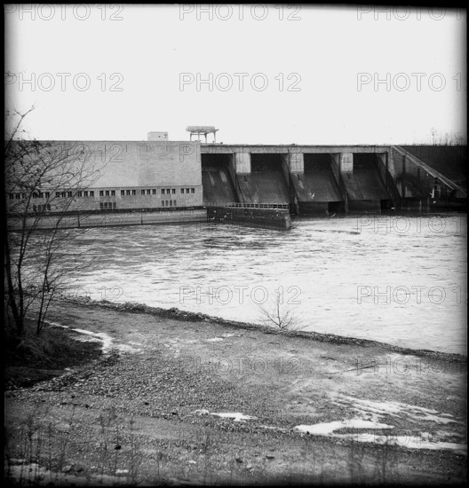 Verbois power plant, underwater 1952