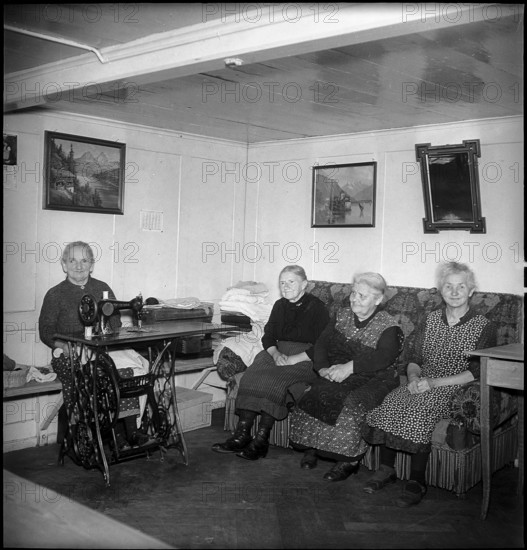 Women in the Gais retirement home, 1947