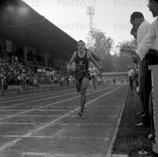 Athletics swiss championships 1958 Zurich, ladies finals discus: Bolliger wins