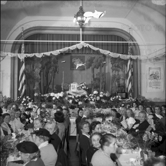 Assembly of the Father Divine sect, 1953