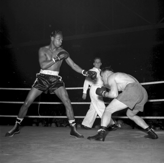 Sugar Ray Robinson (right) vs Jean Wanes, Zurich 1951