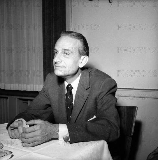 Press conference with the american oil baron Georgi, 1955.