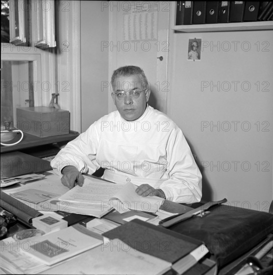 Dr. Fust, pharma developper at Roche, Basel 1952.