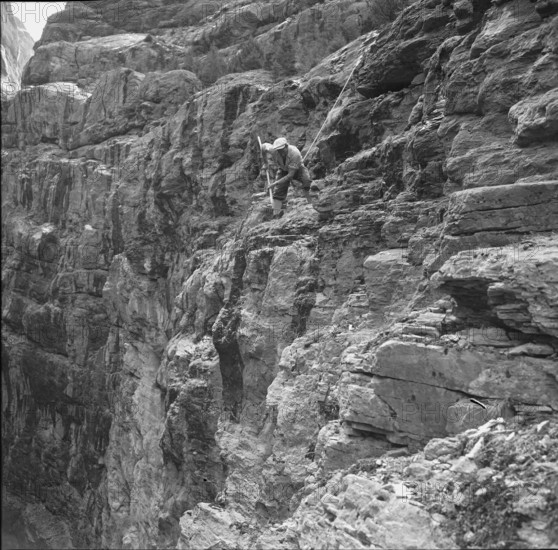 Cleaning up of the glacier ravine in Grindelwald, 1961.