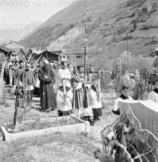 Funeral of a military patrol in the Valais, 1949.