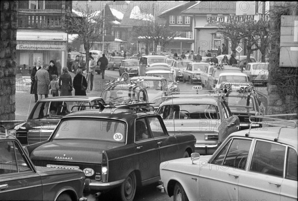 Gstaad: dense traffic on New Year's Eve; 1972.