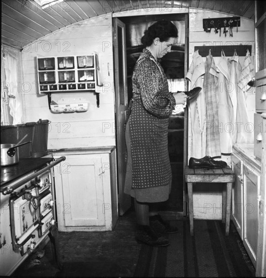 Yenish woman cleaning shoes, 1942.