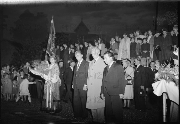 Henri Guisan at memorial ceremony for resistance members killed by the Nazis, 1948.
