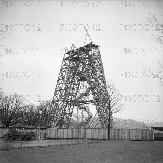 Photo tower at the photo world fair, 1952.