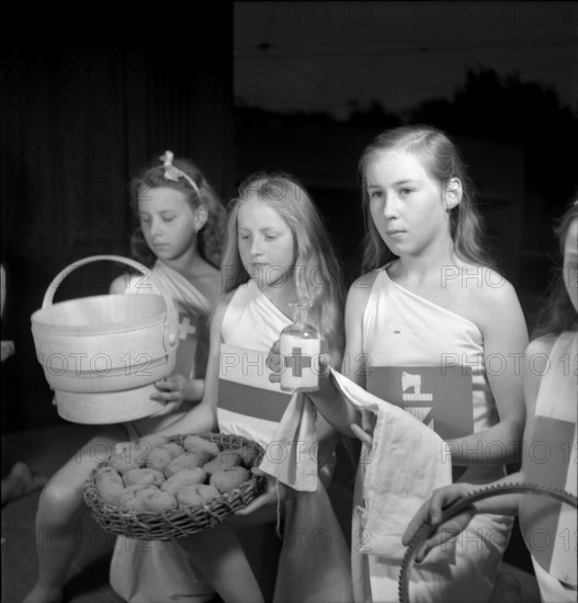 School theatre in support of the Swiss donation, 1945.