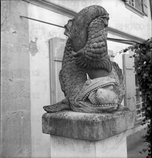 Stone fishes, sculpture in Ligerz 1949.
