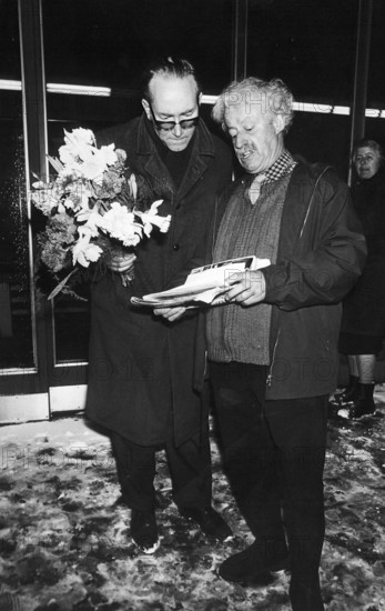 Von Daeniken friends Marcel Hintermann, Zarli Carigiet at Erich von Däniken's extradition to Switzerland, 1969.