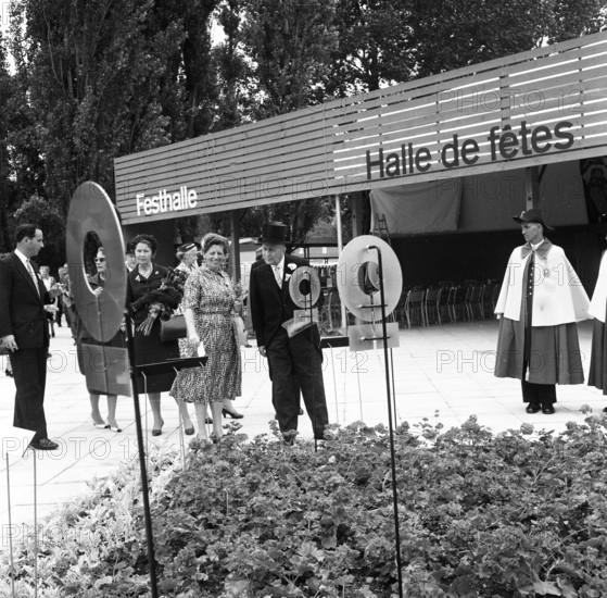 Opening of the SAFFA fair 1958: Erika Rikli and Thomas Holenstein.