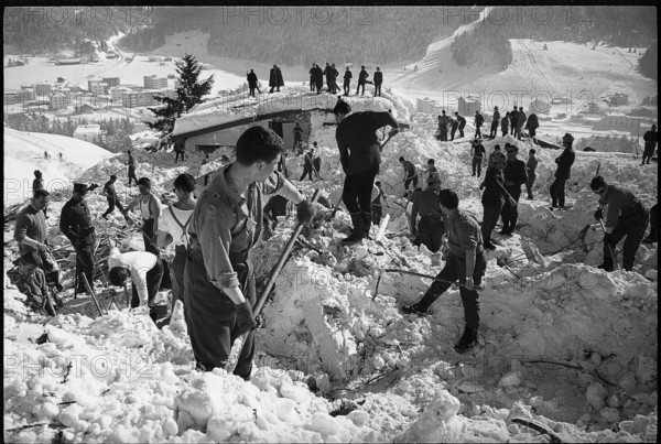 Silenen, search for avalanche victims; 1968.