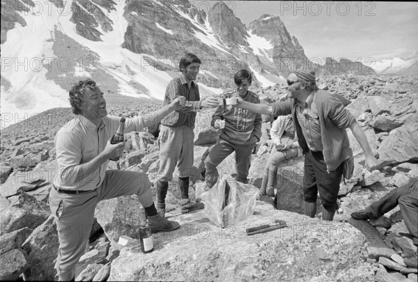 28.7.-5.8. Operation K 659: For the first time, Switzerland is crossed along the map fold that divides the country in the atlas, the coordinate 659. The route goes from Felsenau AG up to the Kriegalp pass VD..