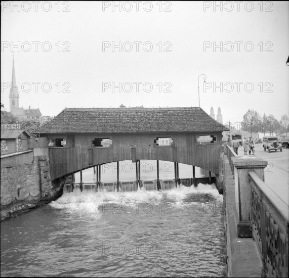 Old wooden Bridge over Limmat, Zürich 1946.