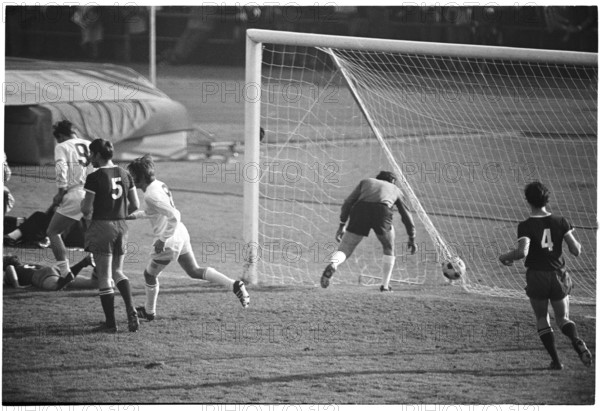 NLA 1968/69: FC Zürich - Servette FC; Keeper Barlie.
