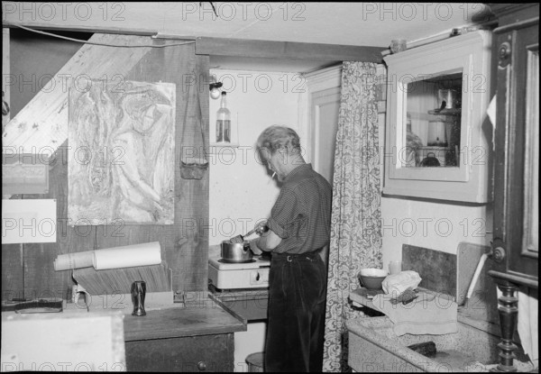 Man cooking in artists home Riesbach, Zürich 1950.