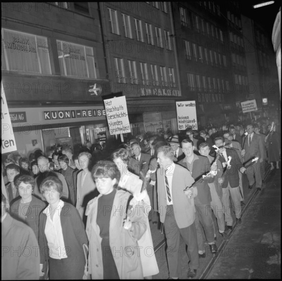 Protest against Der Stellvertreter ; play by Rolf Hochhuth; 1963.