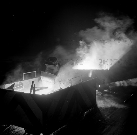 Zurich, night work: welding of tram rails; 1963.