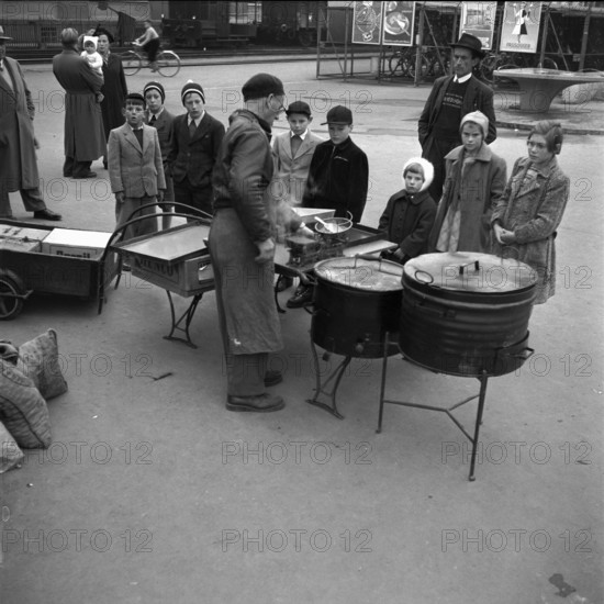 Zurich: Chestnut Seller and Clients, 1953.