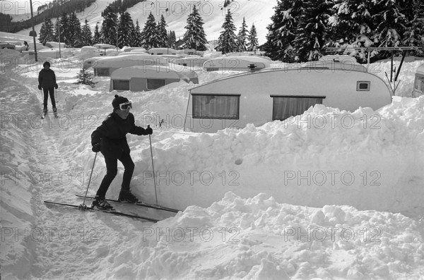 Skiing at the winter camping on Col des Mosses, 1966.