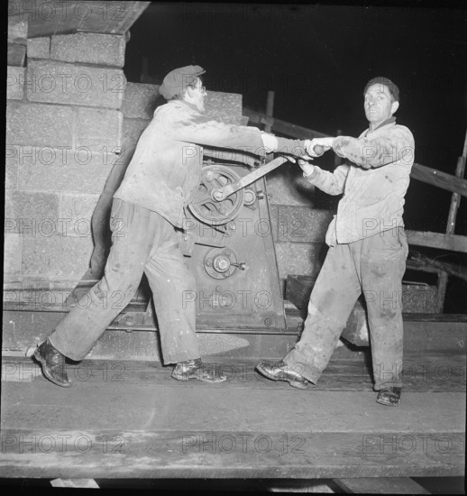 Replacement of the railway bridge in Zurich-Wipkingen 1947.