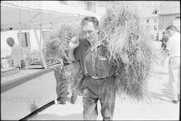 62nd Marché-Concours Saignelégier, hay carrier, 1965.