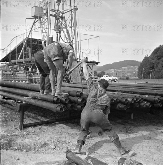 Altishofen; drilling derrick under construction; 1952.