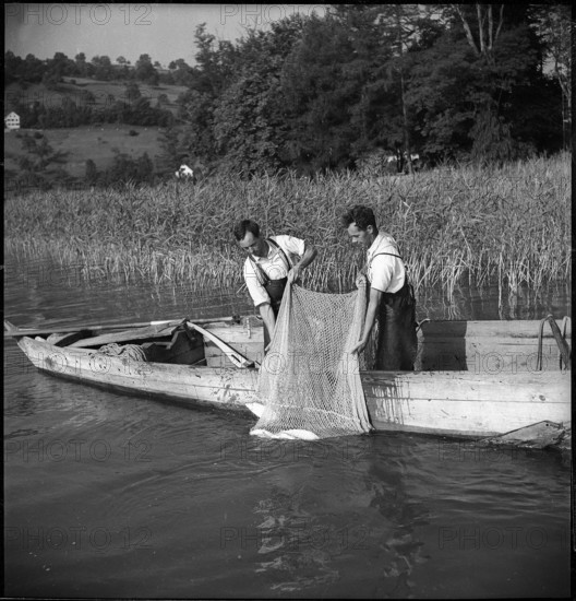 Fishermen on Lake Zurich around 1945.