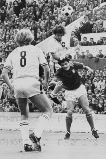 International match Switzerland - Italy 1973: Capello, Chapuisat.