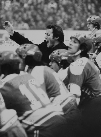 Ice hockey World Championship pool B 1976: Switzerland - Japan, coach Killias.