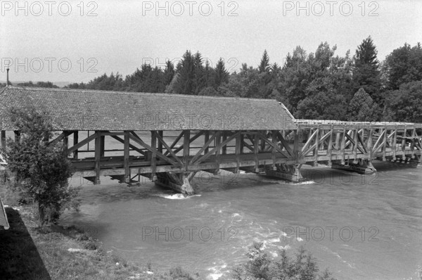 Hunziken bridge, Roofed wooden bridge; 1971.