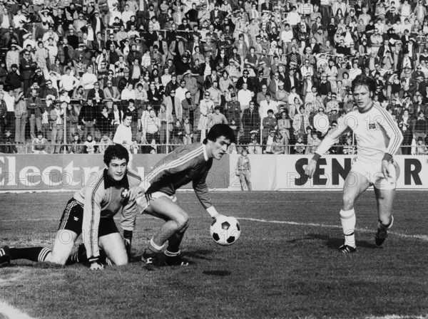 Friendly match Switzerland - Norway, 1977: Goalkeeper Burgener, Barberis.