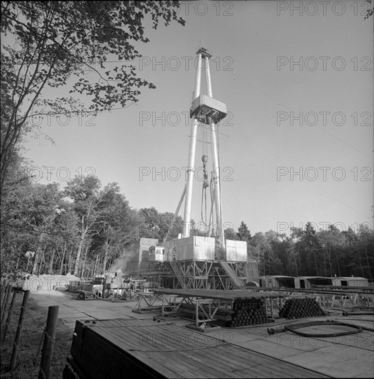 Kreuzlingen, drill for oil, derrick; 1962.