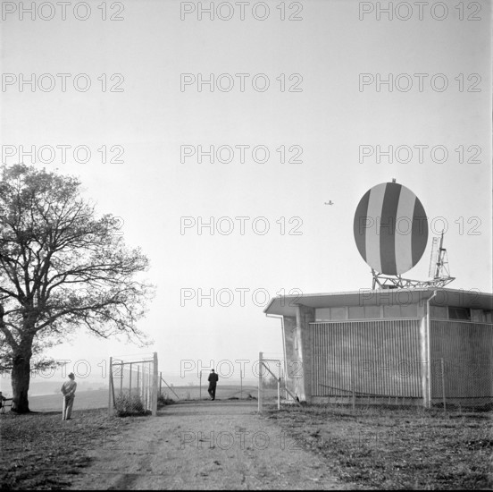 Directional beam aerial of radar unit, airport Zurich-Kloten 1954.