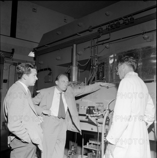 Research team at the first CERN-cyclotron 1957.