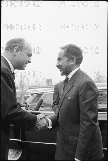 Director Ruckstuhl Emperor Haile Selassie at the Expo in Lausanne, 1964.