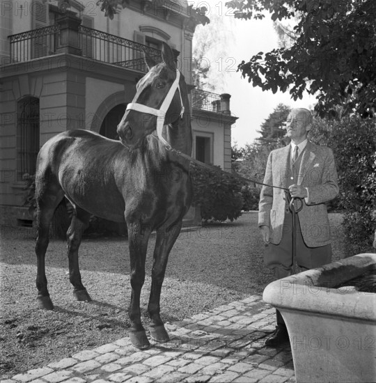 General Guisan and horse Nobs, 1954.