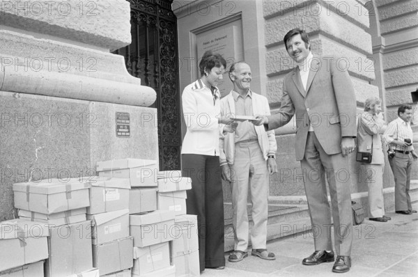 Petition for a strong army, handing over, Berne 1973.