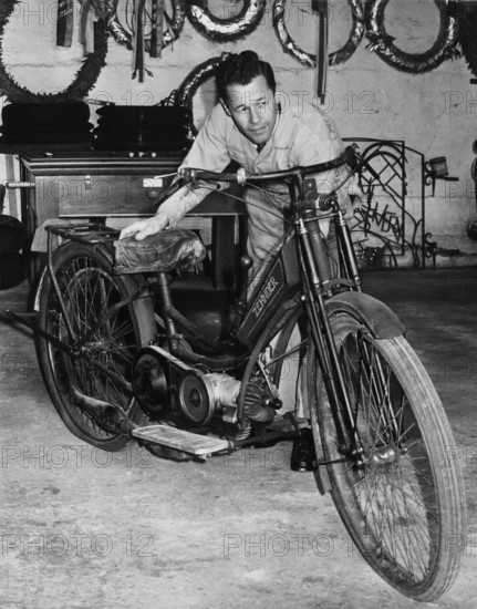 Luigi Taveri at home 1967.