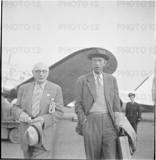 Minister Ekstrand with Prince Wilhelm of Sweden, Dübendorf 1946.