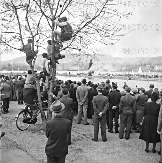 Zurich: Sechseläuten 1944 in the Enge.