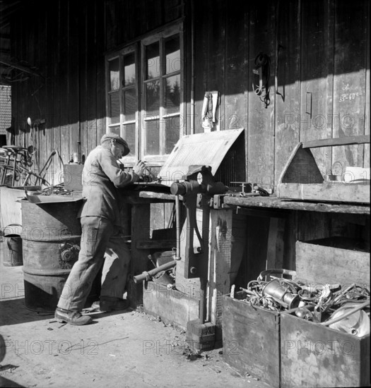 Recycling parts of used cars; 1941.