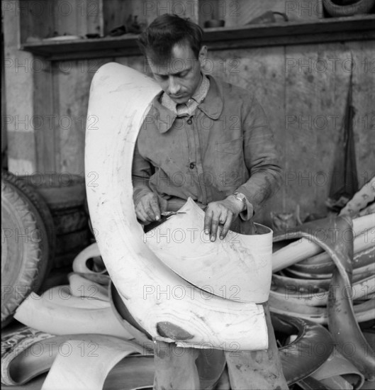 Recycling, Collection of used tyres; 1943.