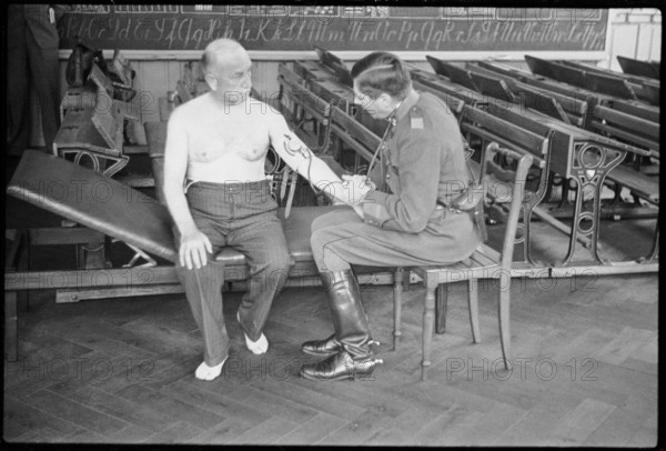Checkup, recruitment; 1940.